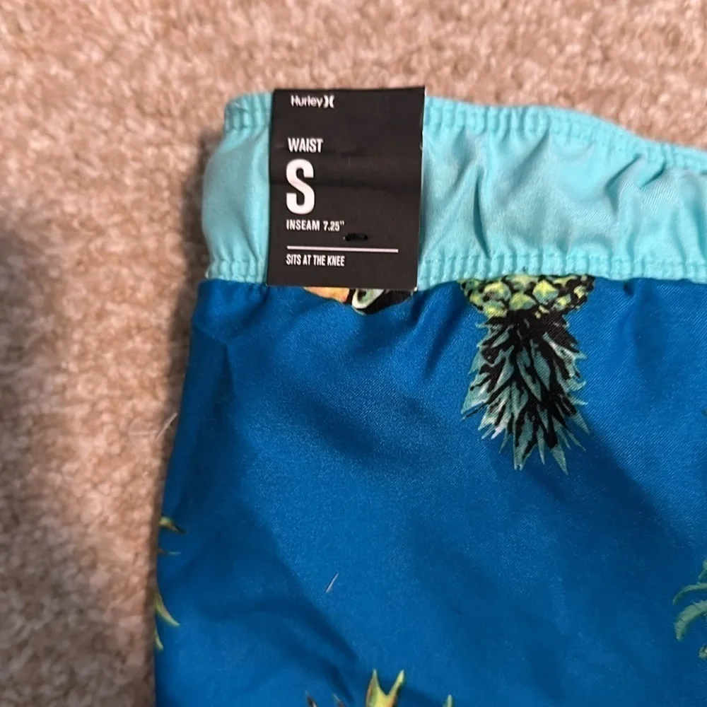NWT! Hurley Boys Parrot Floral Swim Shorts - Size Small (8-10 year old) 🪜